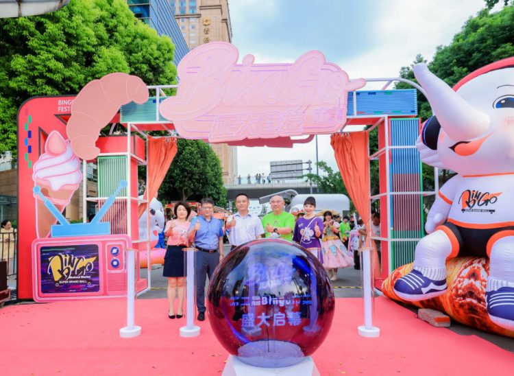 陆家嘴滨江惊现”霓虹巷弄”！第三届「正大BINGO市集」今夏破界升级